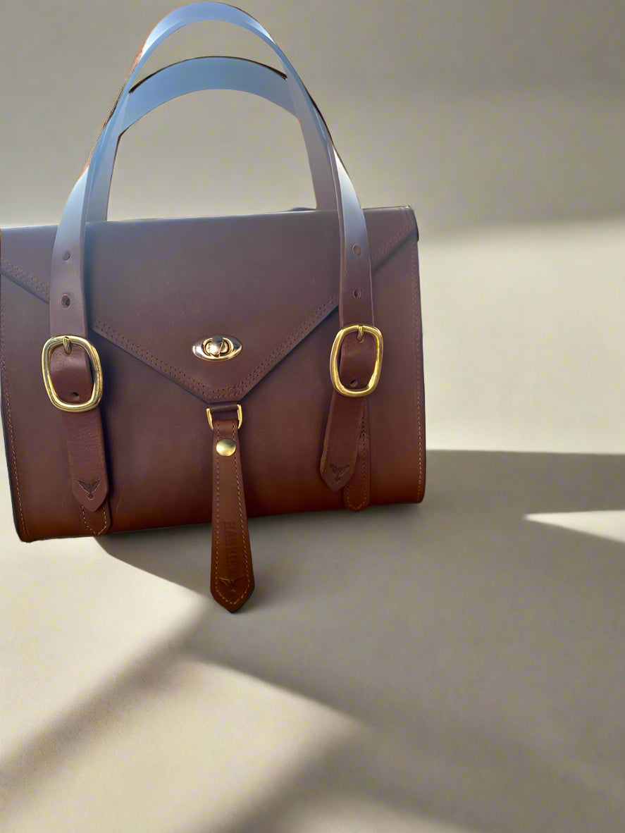Scotch Fisher Purse with gold hardware. New Zealand Leather.