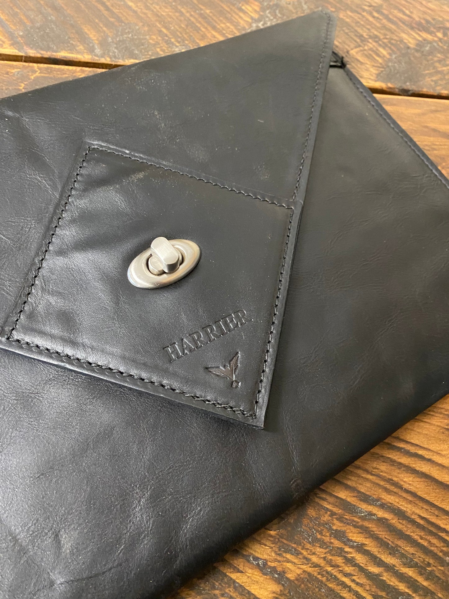 Havana NZ leather laptop case with silver closure.