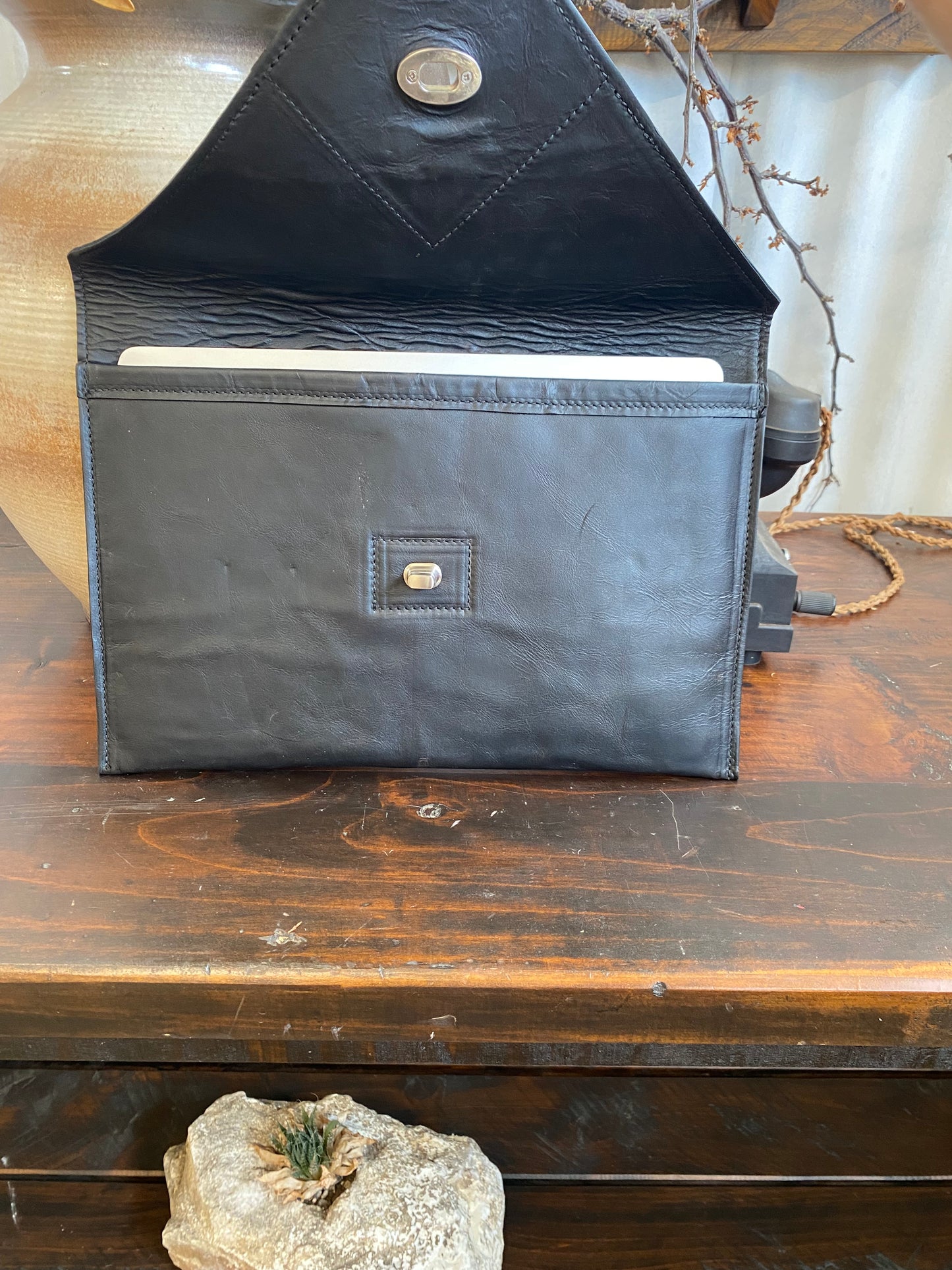 Havana NZ leather laptop case with silver closure.