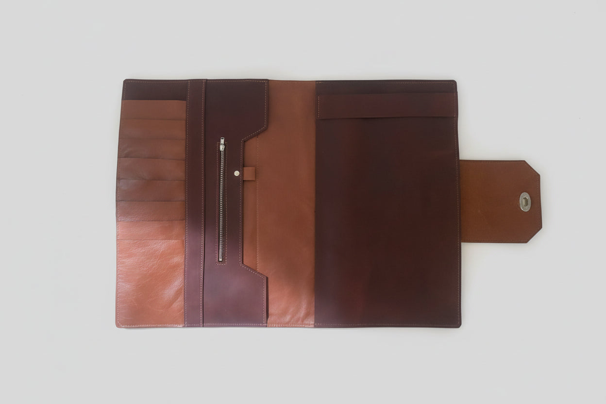 17 inch Walnut and grey Harris Tweed Carter Compendium. Inside